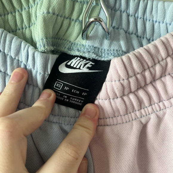Nike pastel colorblock sweatsuit - Picture 3 of 4